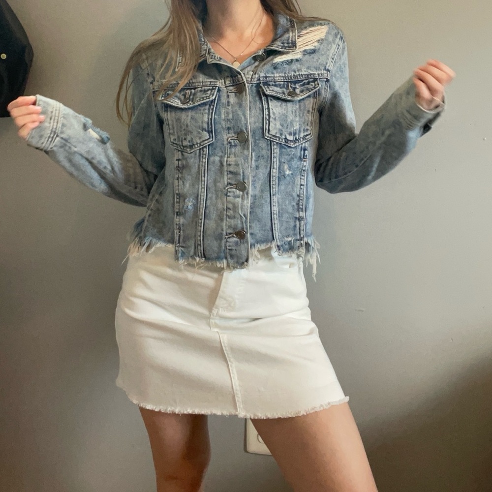 Fab’rik distressed Jean jacket in an acid wash. - Picture 2 of 6